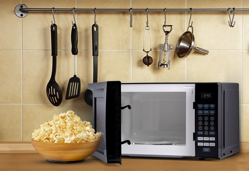 Westinghouse WCM770B 700 Watt Counter Top Microwave Oven, 0.7 Cubic Feet, Black Cabinet N11