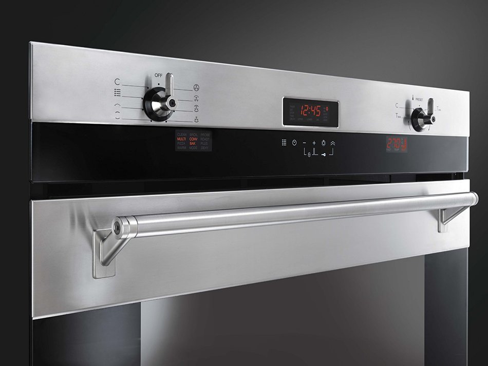 Smeg Classic Design SOU330X 30 Single Electric Wall Oven 4.34 cu. ft. Capacity, Self Cleaning N5