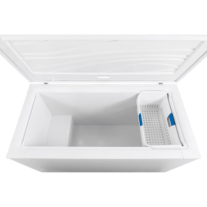 Frigidaire FFFC16M5QW 56" Chest Freezer in White N2