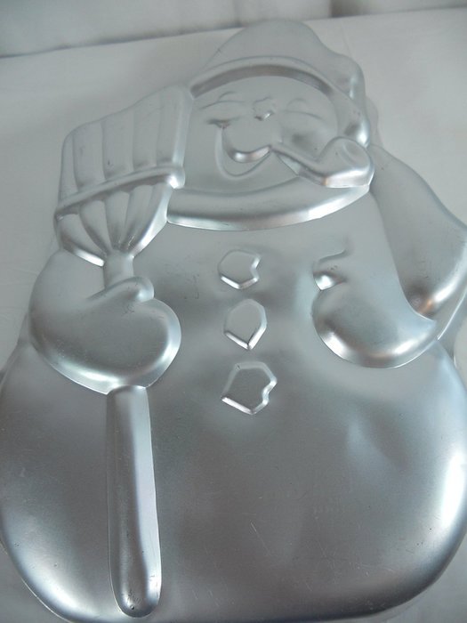 Wilton Snowman with Broom and Pipe Christmas Holiday Cake Pan (502-1646, 1980) N4