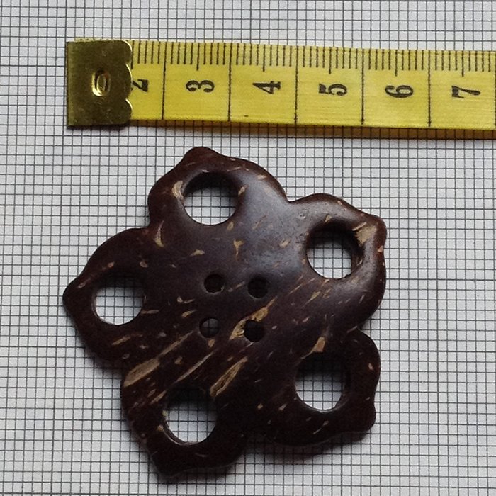 Coconut shell buttons 'Wood of Beauty' N5