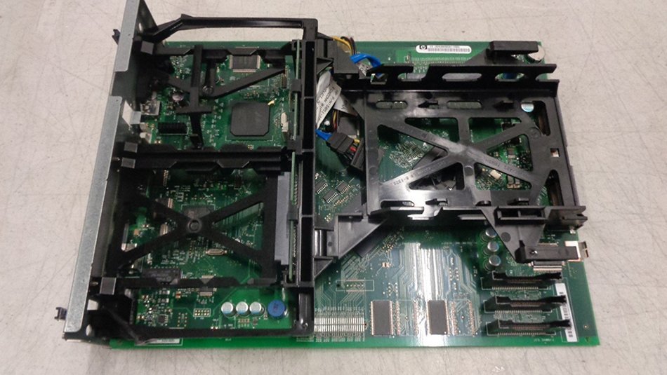 Q7517-67909 HP Color LaserJet 4730MFP Formatter Board Assembly NEW PULL