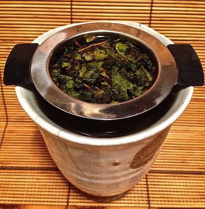 Wing-Tipped Stainless Steel Tea Strainer with Cover N6