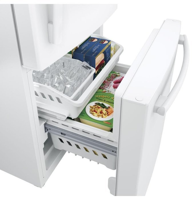 GE White Bottom Freezer Refrigerator N15