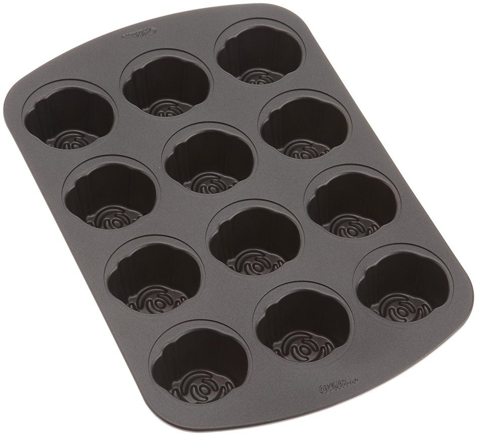 Wilton 2105-0693 12-Cavity Nonstick Square Treat Cake Pan N12