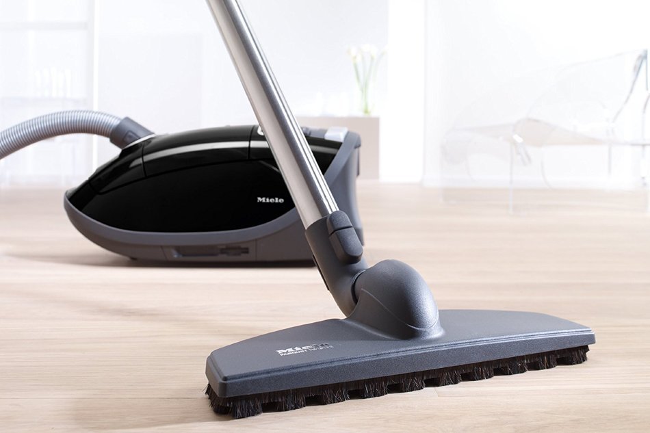 Miele S8390 Kona Canister Vacuum N4
