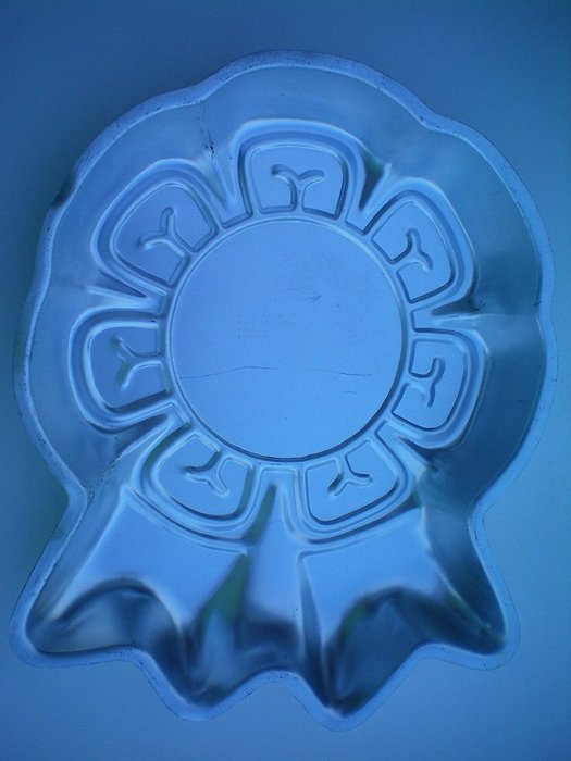 Wilton Ribbon [First Place] Cake Pan -- 1979 -- RETIRED -- as shown