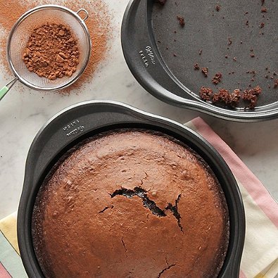 Wilton Advance Select Premium Nonstick 9-Inch Round Cake Pan in Gunmetal N4