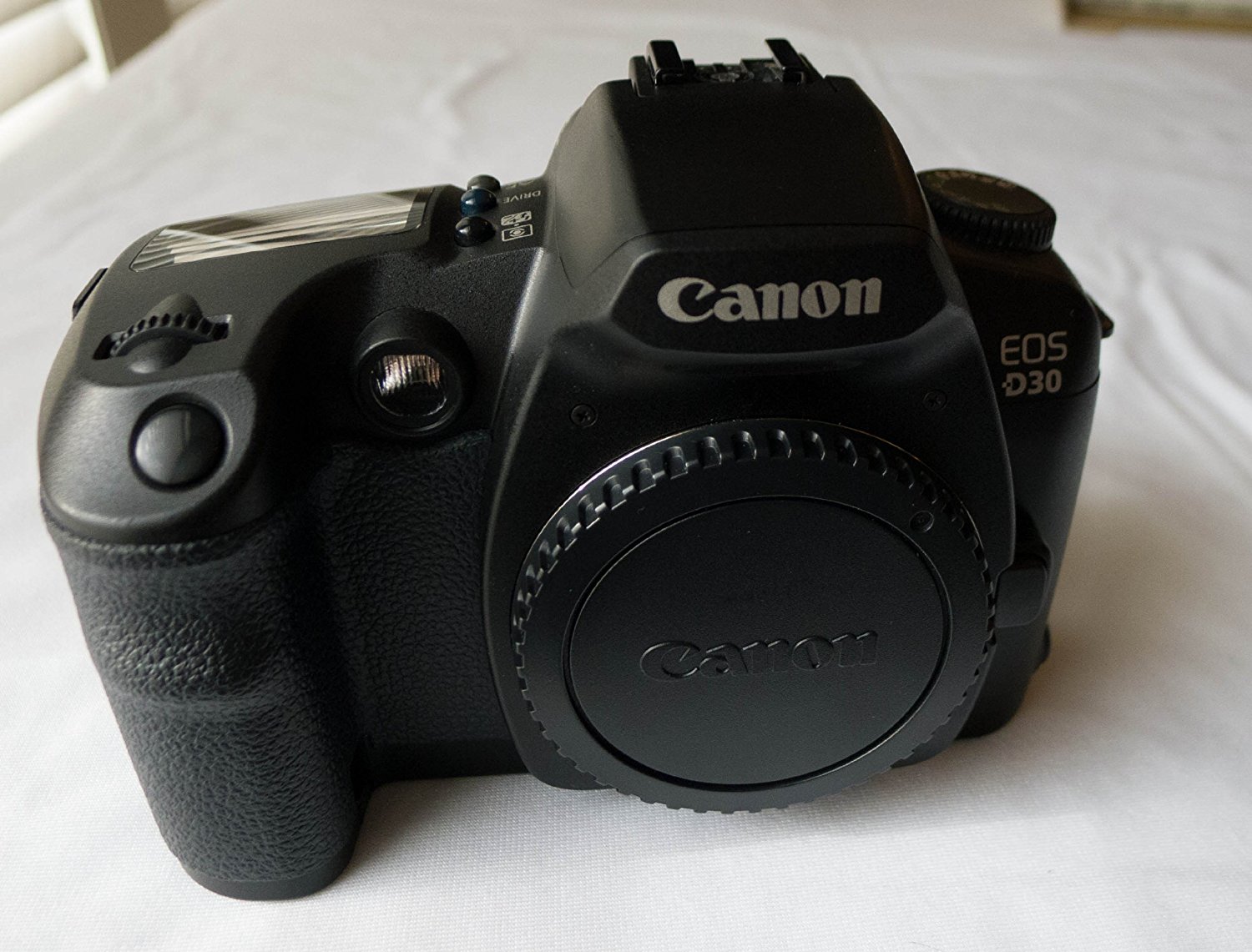 Canon EOS D30 3MP Digital SLR Camera (Body Only) free image download