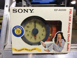 FM/AM ANALOG CLOCK RADIO