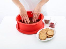 Lekue Baking Spring Form Mold, 9&quot;, Red N4