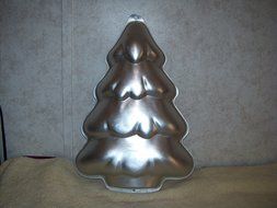 Wilton &quot;CHRISTMAS TREE&quot; Cake Pan #2105-2058