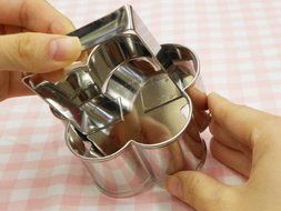 ST press type rice ball device (plum)