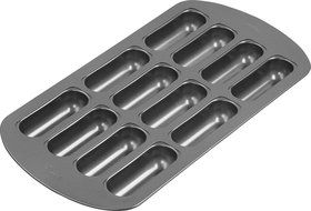 Wilton 2105-4619 Despicable Me Minions Cake Pan, Metallic N3