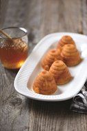 Nordic Ware Beehive Cakelet, 6 Cavity N2