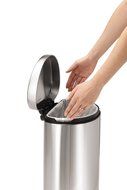 simplehuman Semi-Round Step Trash Can, White Steel, 10 L / 2.6 Gal N5