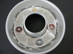Wilton Della Robbia Wreath Cake Pan 2105-2018 N3