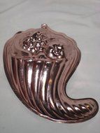 Vintage Coppertone Fruit &amp; Cornucopia 7 1/2 x 10 1/2 x 3 Inch Cake Pan / Jell-O Mold w/ Hanging Loop N2