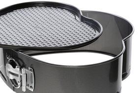3 Piece Non Stick Heart, Round &amp; Square Cake Pan Set N5