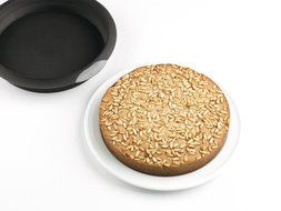 Lekue 9-1/2-Inch Round Cake Mold, Black N2
