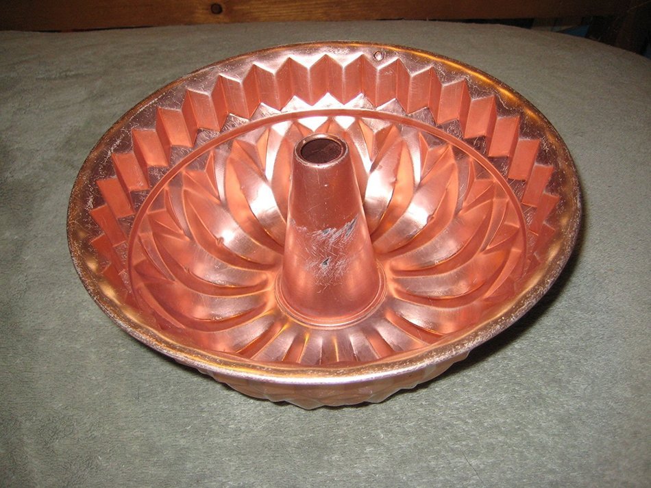 Vintage Bundt Ring 9 Cup / 9x5 Inch Coppertone Copper Tone Jell-O Mold / Cake Baking Pan N2