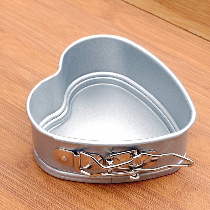 Vanika Non-Stick Heart Shaped Springform Cake Pan N2