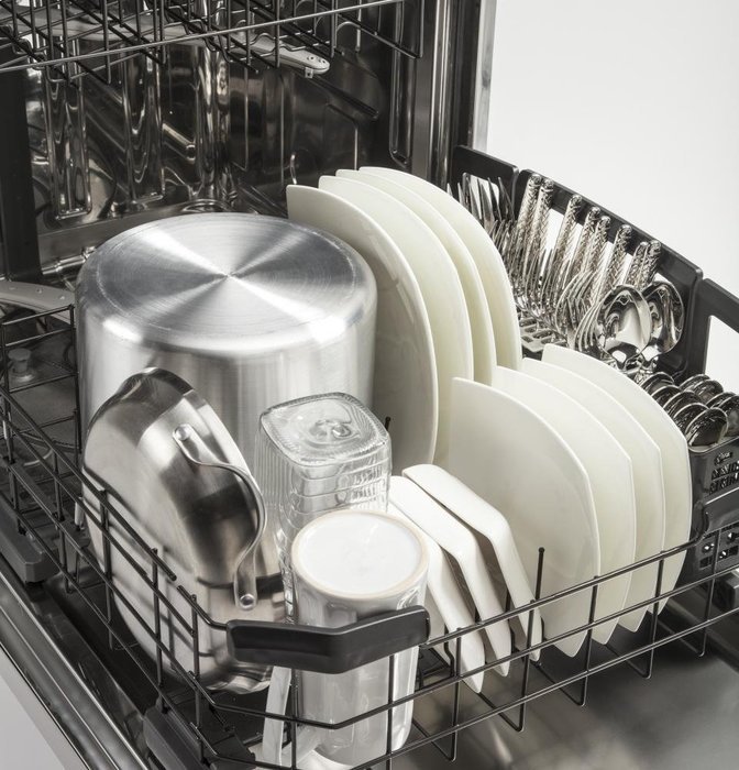 GE 24" White Built-In Dishwasher N18