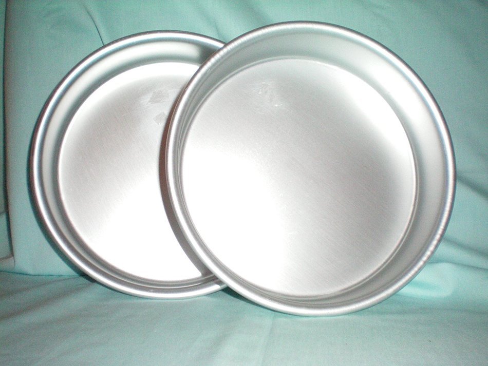 Wilton 8" Round Cake Pans -- 2 Cake Pans as shown
