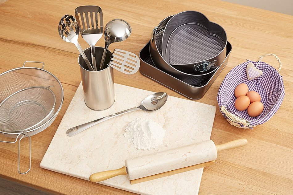 3 Piece Non Stick Heart, Round & Square Cake Pan Set N3