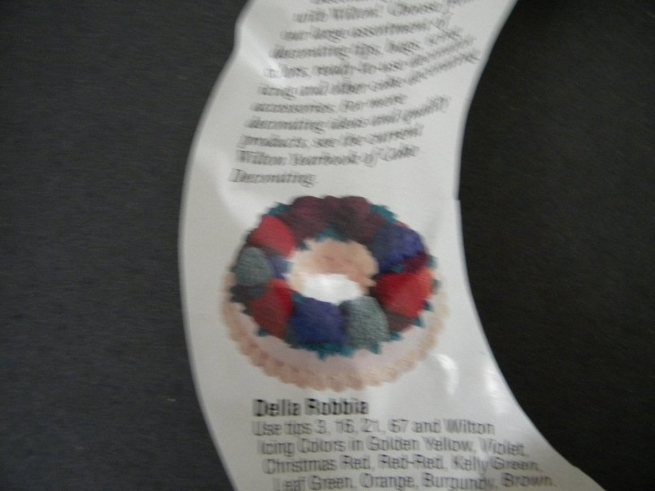 Wilton Della Robbia Wreath Cake Pan 2105-2018 N2