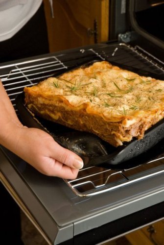 WellBake Square Cake/Lasagna Pan 9 Inch. Superior Quality Nonstick Silicone Bakeware + 10 Year Guarantee N3