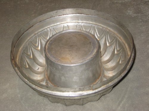 VINTAGE Kreamer 511 Heavy Tin 9x4 Inch Bundt Ring Cake Pan / Jell-O Mold