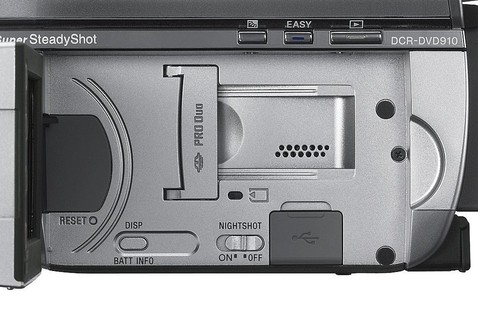 Sony DCR-DVD910 4MP DVD Handycam Camcorder with 15x Optical Image Stabilized Zoom (Discontinued by Manufacturer) N4