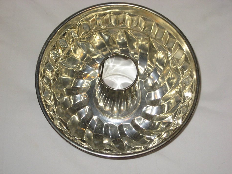 Vintage Kaiser Heavy Metal 8 1/2 x 4 1/2 Inch Bundt Cake Baking Pan / Jell-O Mold - West Germany N2