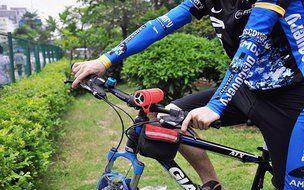 SNEED-Bike Mount Bluetooth Speaker Wireless Cycling Sport Outdoor Bicycle Riding Music Speakers Black with 12... N5