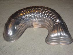 Vintage Mirro Aluminum FISH 11x3 Inch Cake Baking Pan / Jell-o Mold N2