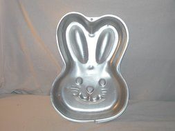 VINTAGE RETIRED 2003 Wilton BUNNY CAKE PAN- Measures 13.5 Inches N4