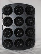 Vintage Nordic Ware Heavy Miniature Bundt Fluted Cakes Muffins 12 Compartment Baking Pan N3