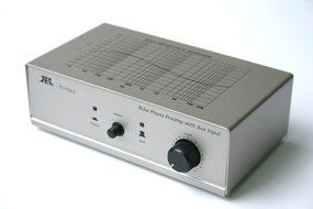 TCC TC-753LC SILVER Phono Preamp w/Level Control and AUX Input