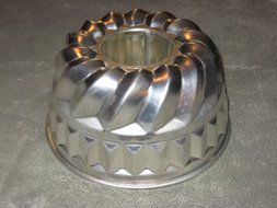 Vintage Kaiser Heavy Metal Bundt Cake Baking Pan Jell-O Mold N2