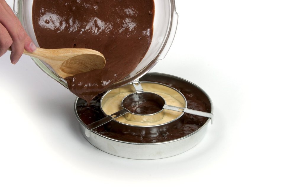 Cake Pan Set with 3 (9") Pans & 1 Divider N2