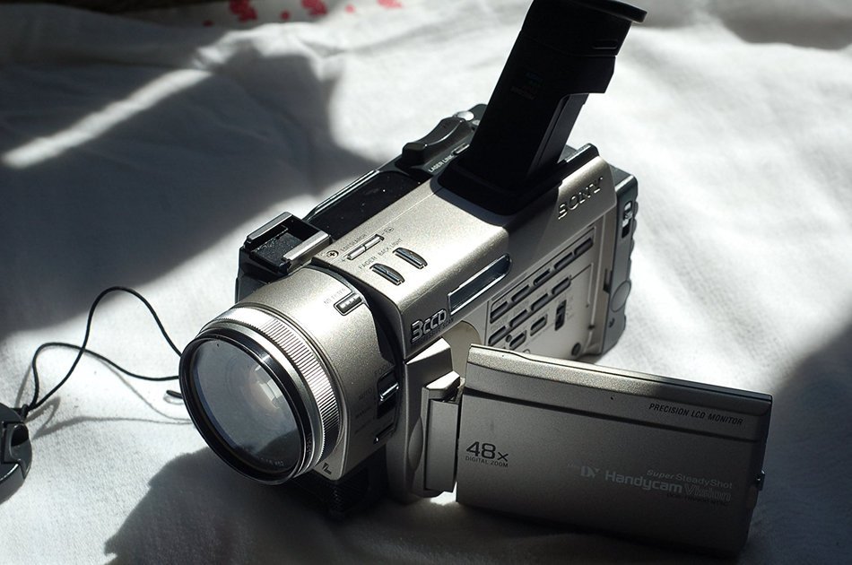 Sony DCR- TRV900 Handycam Vision Camcorder N2