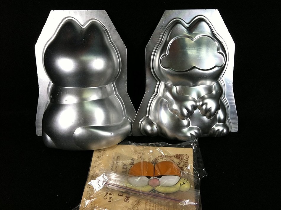 Wilton Garfield 3D Stand-Up Cake Pan Set (2105-3147)