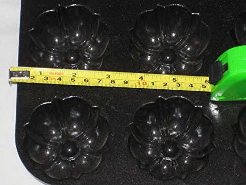 Vintage Nordic Ware Heavy Miniature Bundt Fluted Cakes Muffins 12 Compartment Baking Pan N2