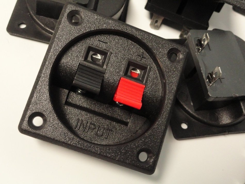 Installer 10 Case Pack Square Spring Loaded Terminal Cups for Speakers and Subwoofers N4