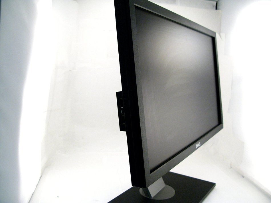 Dell Professional P2211Ht 21.5" Widescreen LCD Flat Panel Monitor 1920 x 1080 at 60 Hz N4