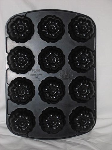 Vintage Nordic Ware Heavy Miniature Bundt Fluted Cakes Muffins 12 Compartment Baking Pan N3
