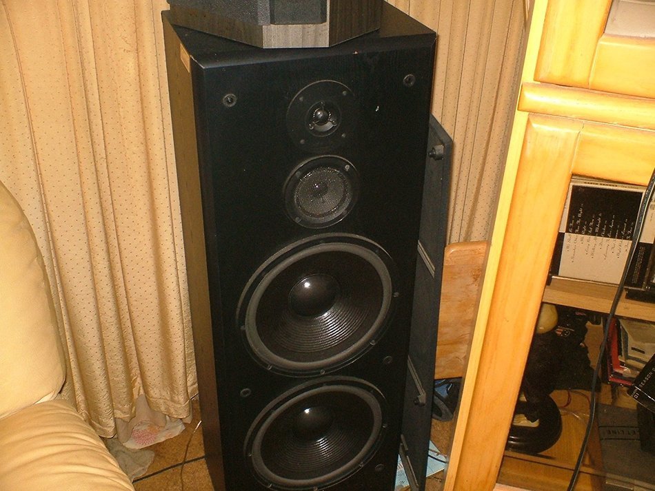 K.L.H. 4 WAY FLOOR STANDING SPEAKERS WITH COVERS N6