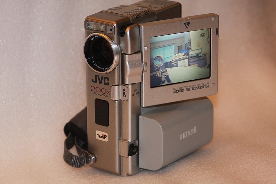 JVC GR-DVM70U Digital Cybercam Camcorder with Built-in Digital Still Mode N3