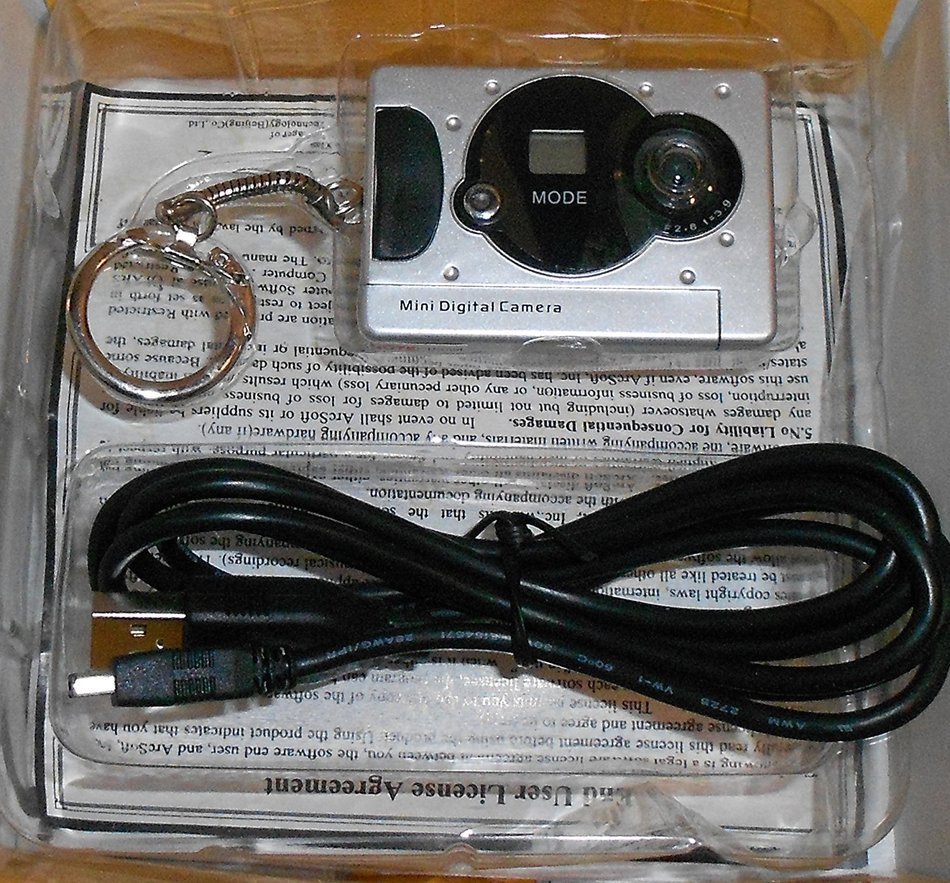 Vintage Mini Digital Camera Keychain in Original Box N4